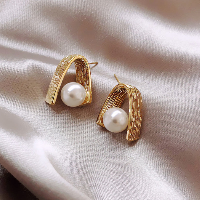 Arch Pearl Studs