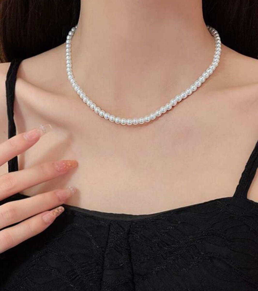 Minimal Pearl Necklace