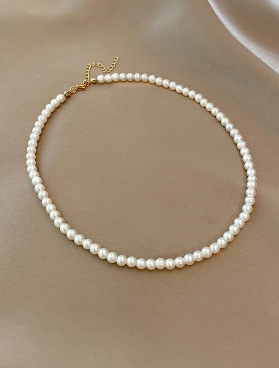 Minimal Pearl Necklace