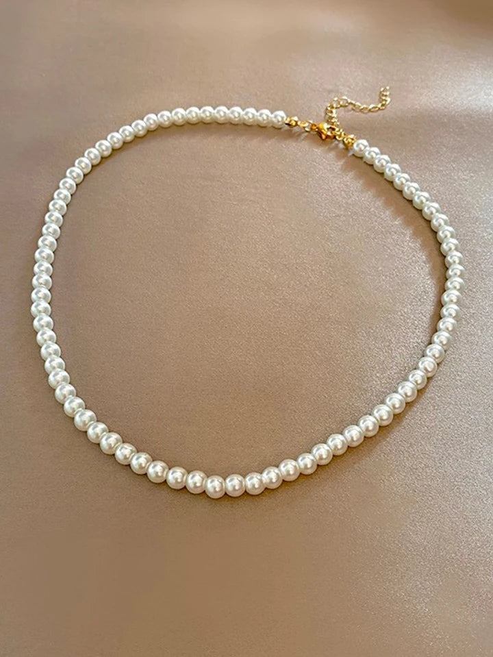 Minimal Pearl Necklace